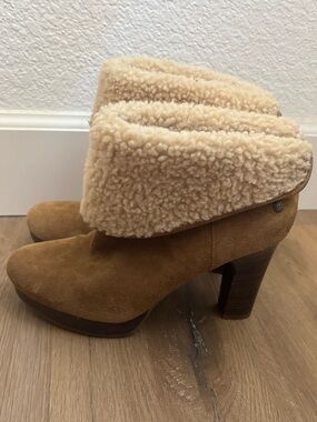 UGG Tan Suede Shearling Fold-Over Ankle Boots Size 10